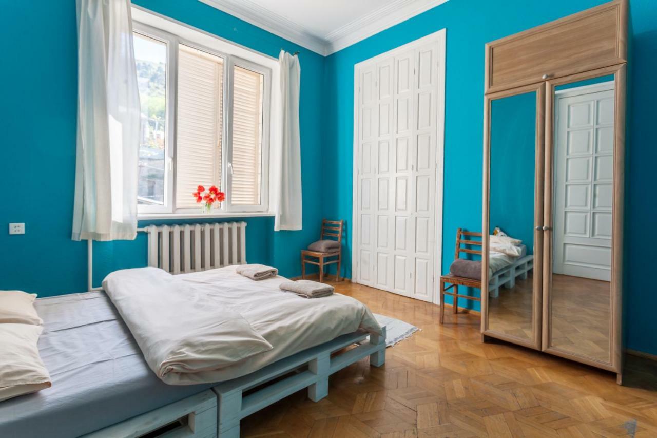 M42 Hostel Тбилиси Экстерьер фото