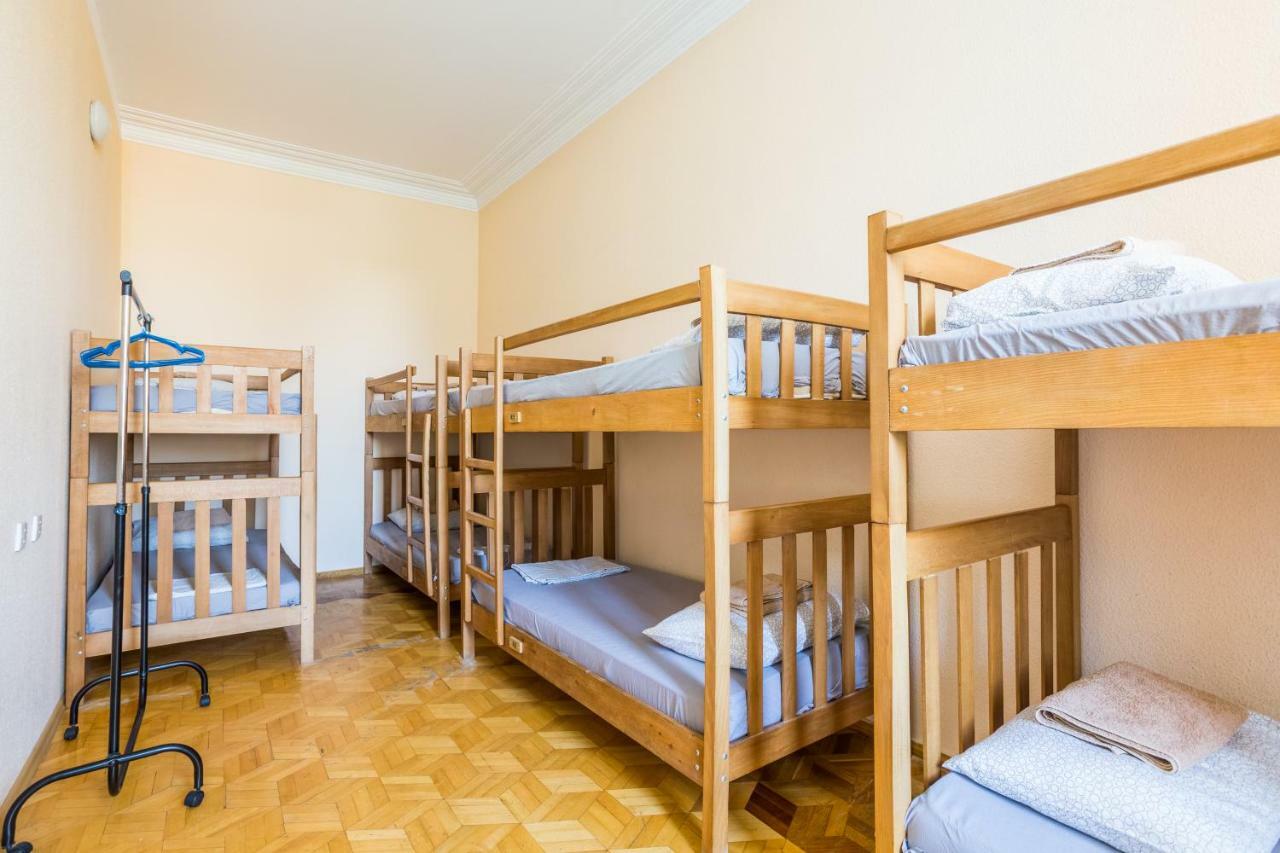 M42 Hostel Тбилиси Экстерьер фото